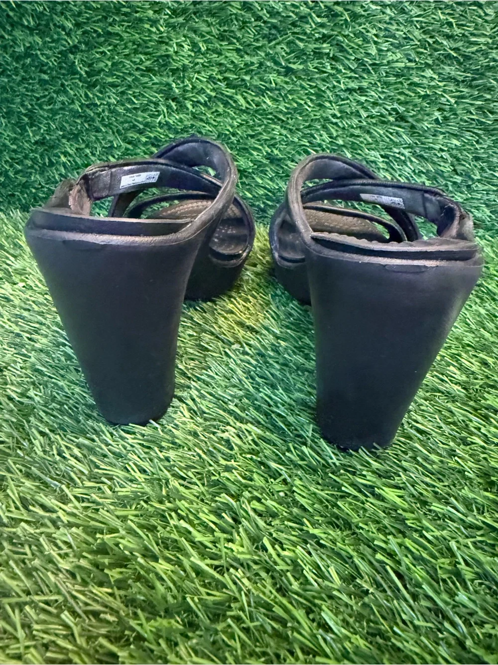 Crocs women Black Cyprus lV Strappy Platform Heels size 5